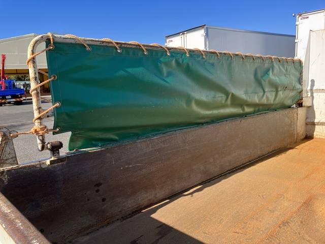 三菱ふそうキャンターダンプ小型（2t・3t）[写真14]