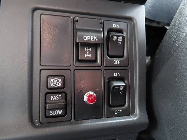 日野レンジャーセルフクレーン4段増トン（6t・8t）[写真15]