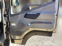 三菱ふそうキャンターガッツ平ボディ小型（2t・3t）[写真17]