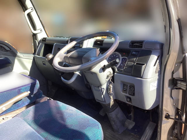 三菱ふそうキャンターガッツ平ボディ小型（2t・3t）[写真20]