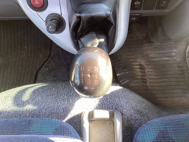 三菱ふそうキャンターガッツ平ボディ小型（2t・3t）[写真23]