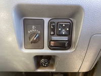 三菱ふそうキャンターガッツ平ボディ小型（2t・3t）[写真24]