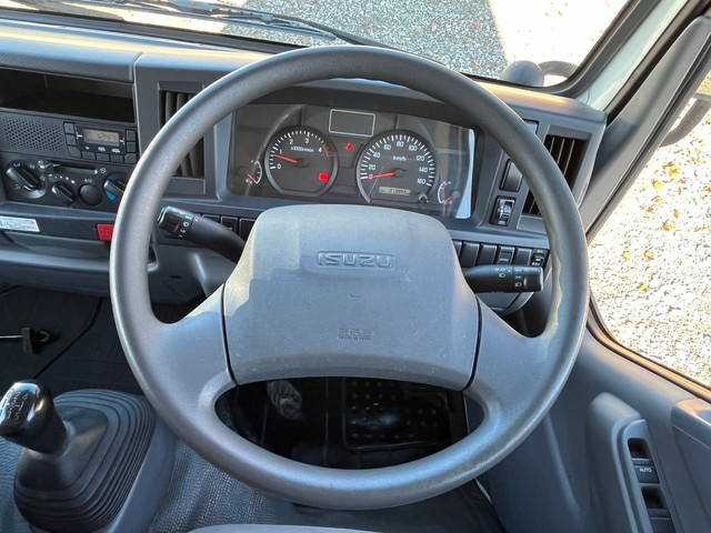 いすゞエルフアルミバン小型（2t・3t）[写真30]