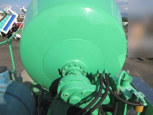 いすゞギガミキサー車（コンクリートミキサー）大型（10t）[写真10]