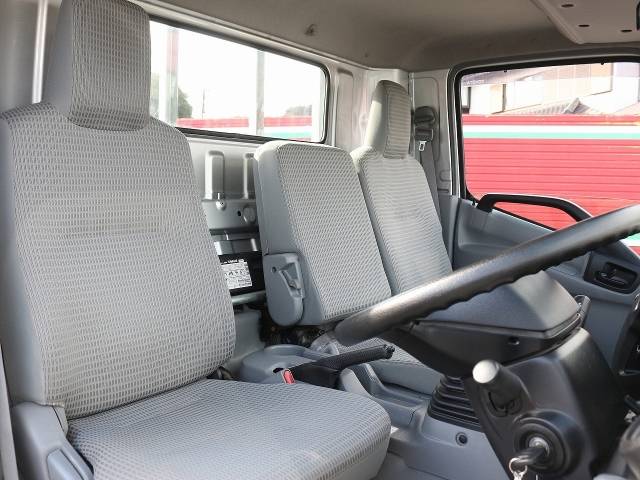 トヨタトヨエース平ボディ小型（2t・3t）[写真17]