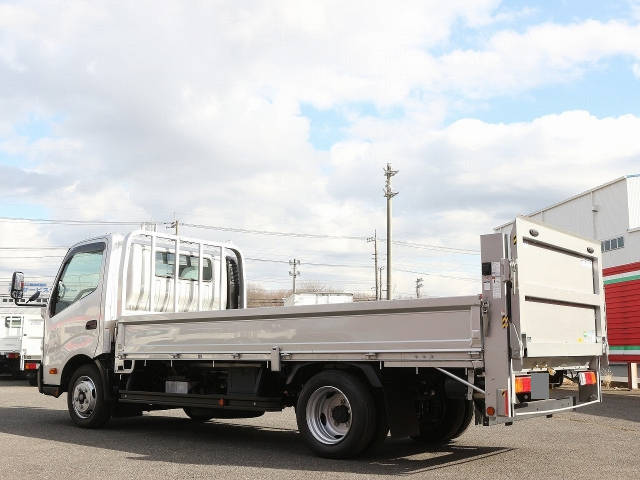トヨタトヨエース平ボディ小型（2t・3t）[写真02]