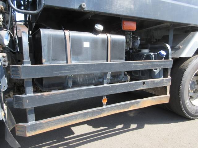 いすゞギガダンプ大型（10t）[写真10]