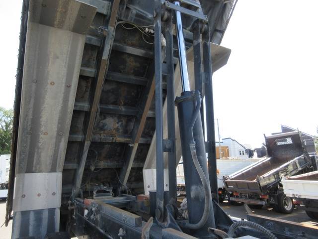 いすゞギガダンプ大型（10t）[写真30]