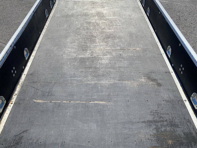 三菱ふそうキャンター平ボディ小型（2t・3t）[写真11]