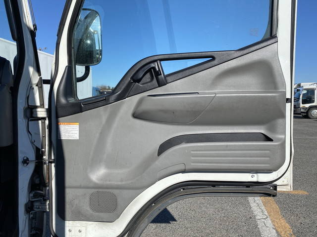 三菱ふそうキャンター平ボディ小型（2t・3t）[写真22]