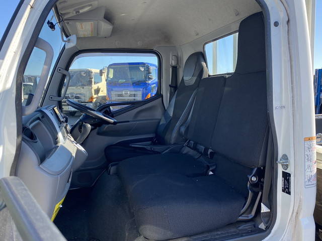 三菱ふそうキャンター平ボディ小型（2t・3t）[写真23]