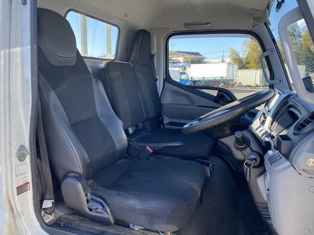 三菱ふそうキャンター平ボディ小型（2t・3t）[写真24]