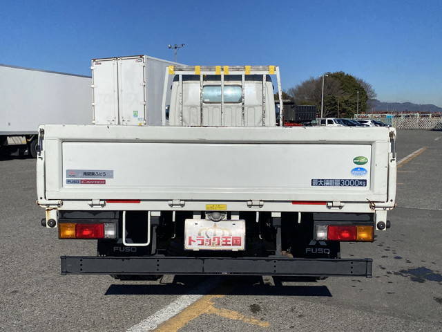 三菱ふそうキャンター平ボディ小型（2t・3t）[写真09]