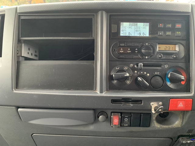 いすゞエルフ冷凍車（冷蔵車）小型（2t・3t）[写真11]