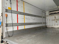 いすゞエルフ冷凍車（冷蔵車）小型（2t・3t）[写真23]