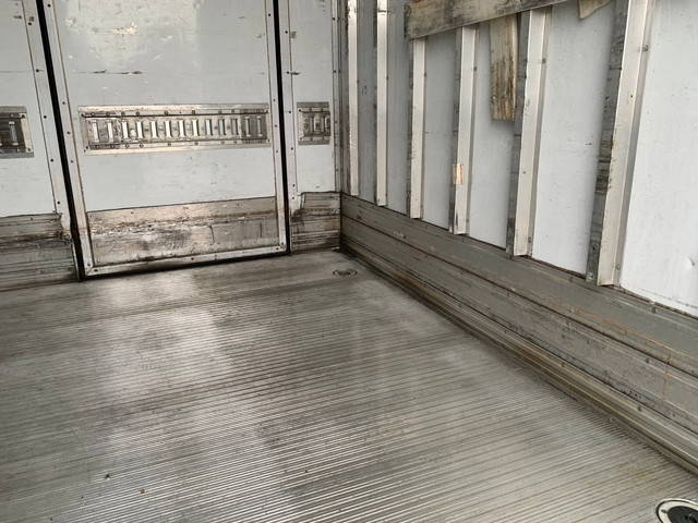 いすゞエルフ冷凍車（冷蔵車）小型（2t・3t）[写真25]