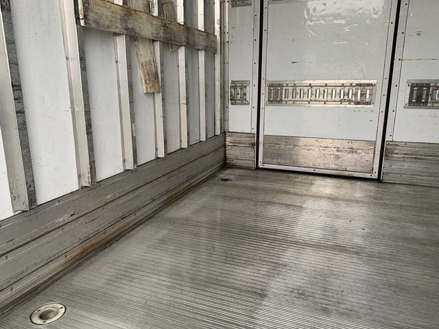 いすゞエルフ冷凍車（冷蔵車）小型（2t・3t）[写真26]