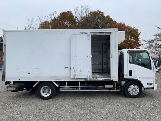 いすゞエルフ冷凍車（冷蔵車）小型（2t・3t）[写真03]