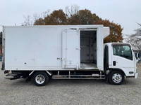 いすゞエルフ冷凍車（冷蔵車）小型（2t・3t）[写真03]