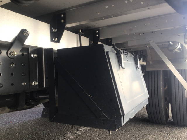 三菱ふそうキャンターアルミウイング小型（2t・3t）[写真17]