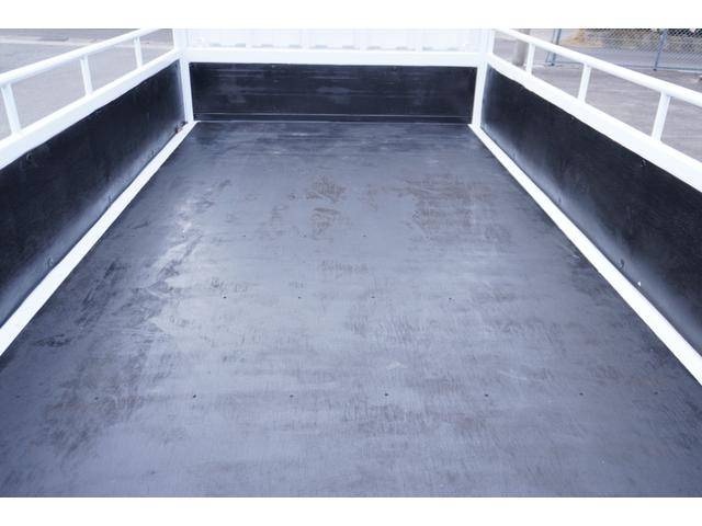 三菱ふそうキャンター平ボディ小型（2t・3t）[写真13]