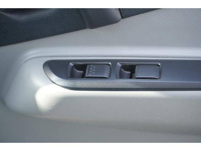 三菱ふそうキャンター平ボディ小型（2t・3t）[写真16]