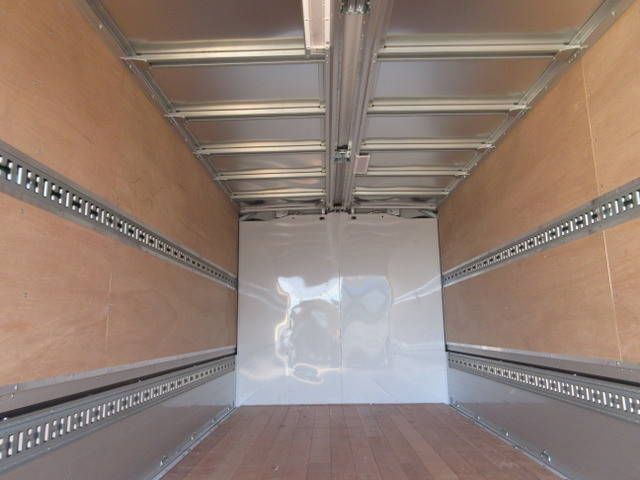 三菱ふそうキャンターアルミウイング小型（2t・3t）[写真10]