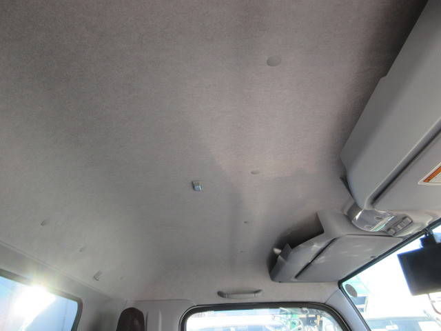 三菱ふそうキャンターアルミウイング小型（2t・3t）[写真12]