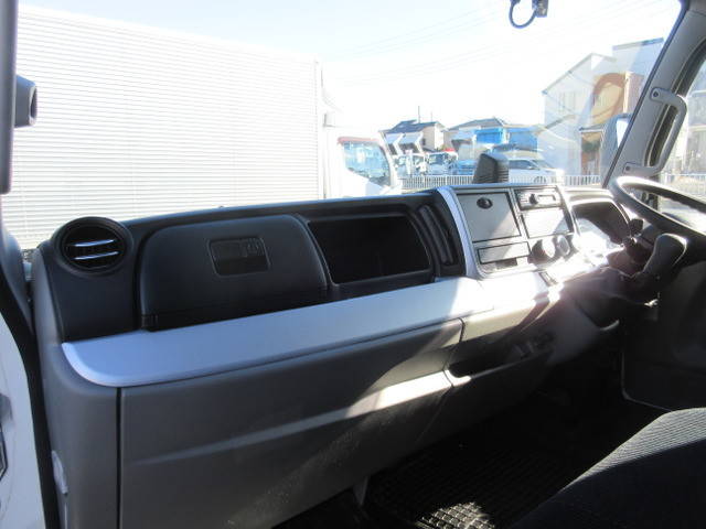 三菱ふそうキャンターアルミウイング小型（2t・3t）[写真18]