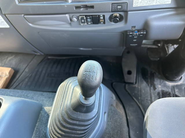 いすゞフォワードアルミウイング中型（4t）[写真23]