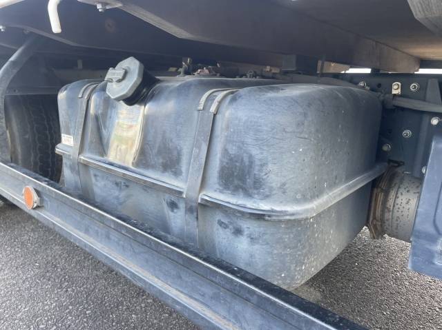 いすゞエルフ平ボディ小型（2t・3t）[写真17]