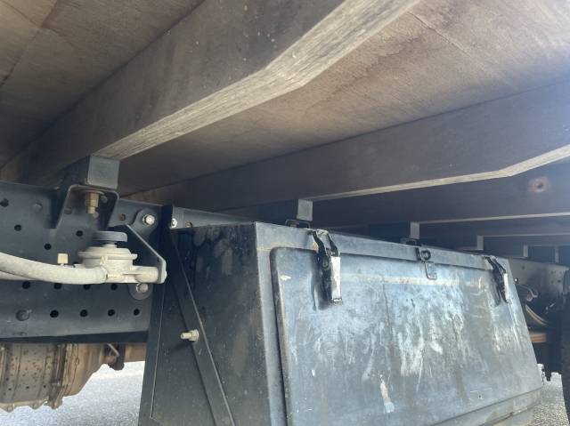 いすゞエルフ平ボディ小型（2t・3t）[写真21]