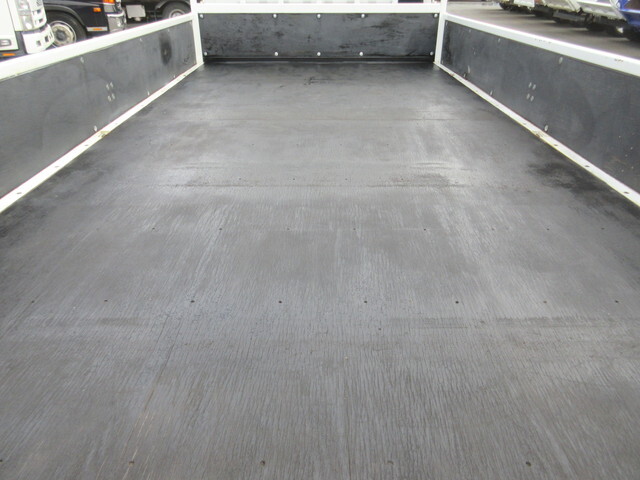 三菱ふそうキャンター平ボディ小型（2t・3t）[写真10]