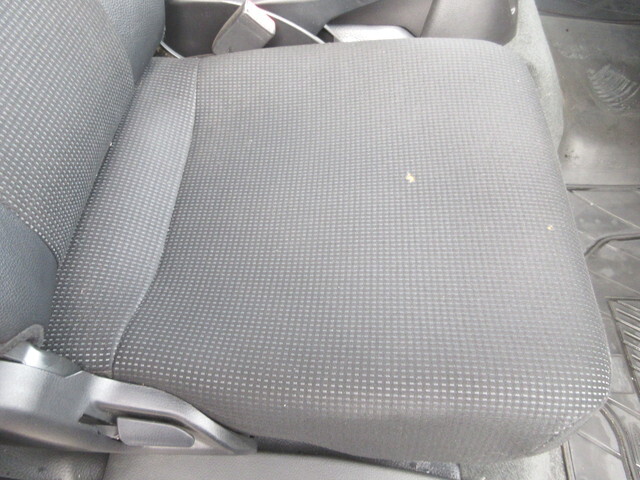 三菱ふそうキャンター平ボディ小型（2t・3t）[写真13]