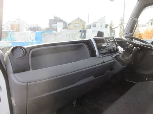 三菱ふそうキャンター平ボディ小型（2t・3t）[写真16]