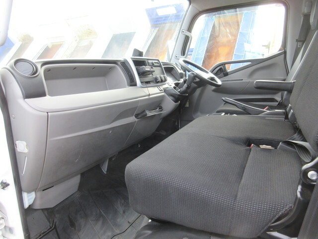 三菱ふそうキャンター平ボディ小型（2t・3t）[写真21]