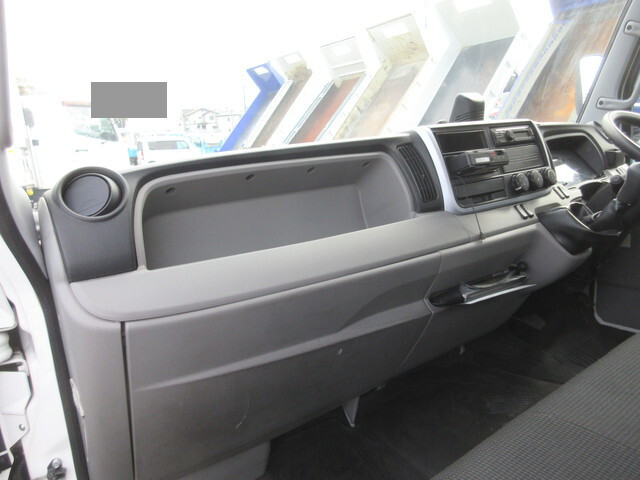 三菱ふそうキャンター平ボディ小型（2t・3t）[写真22]