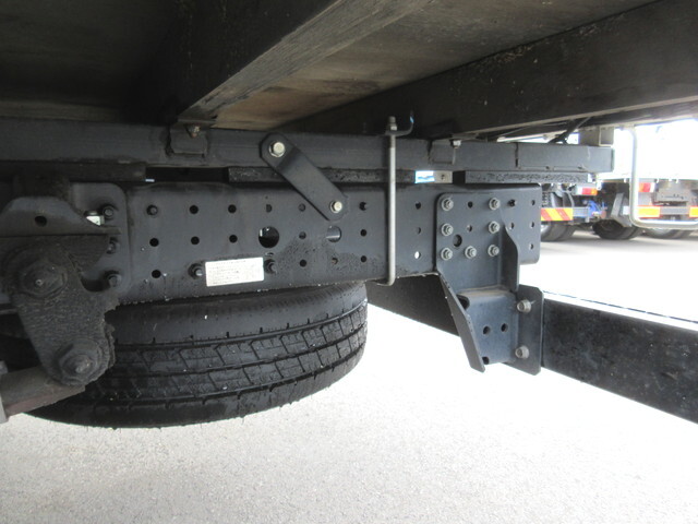 三菱ふそうキャンター平ボディ小型（2t・3t）[写真09]