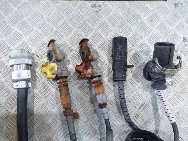 日産クオントレーラーヘッド（トラクターヘッド）大型（10t）[写真11]