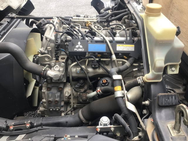 三菱ふそうキャンター平ボディ小型（2t・3t）[写真18]