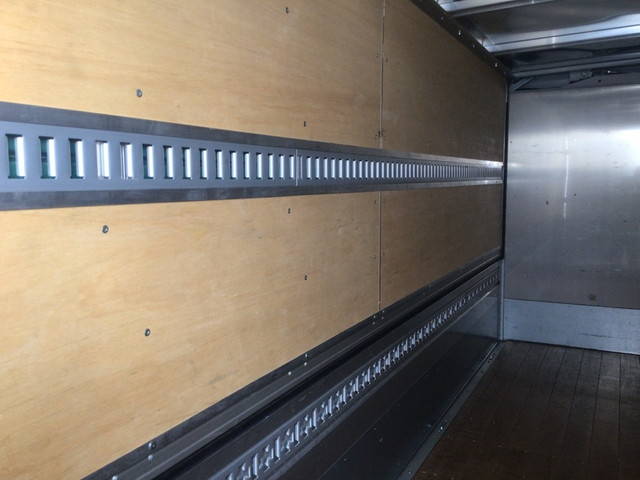 三菱ふそうキャンターアルミウイング小型（2t・3t）[写真12]