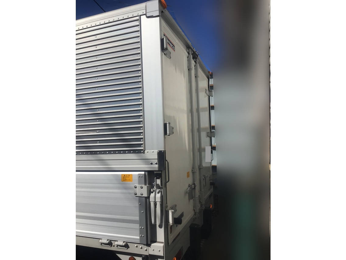 三菱ふそうキャンターアルミウイング小型（2t・3t）[写真02]