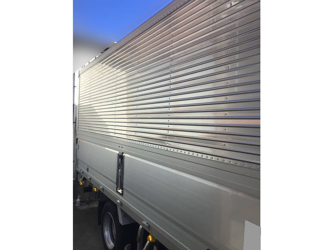 三菱ふそうキャンターアルミウイング小型（2t・3t）[写真05]