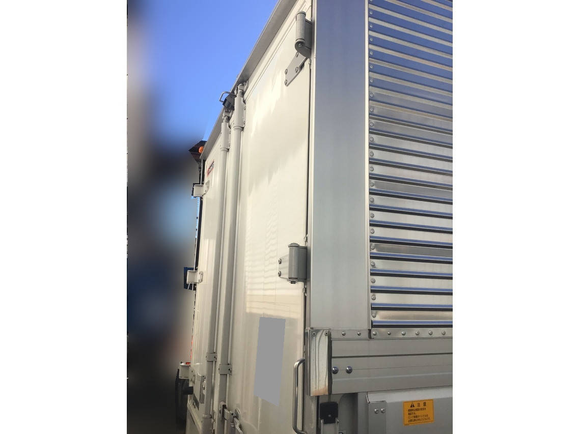 三菱ふそうキャンターアルミウイング小型（2t・3t）[写真09]