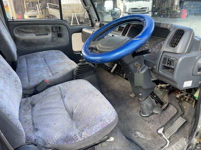 日産アトラス平ボディ小型（2t・3t）[写真32]