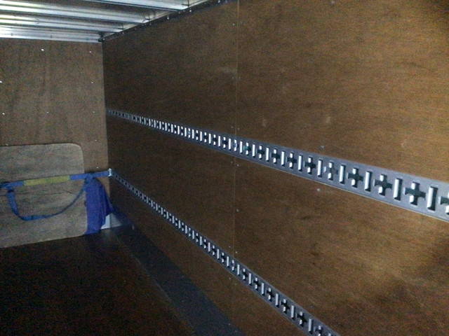 三菱ふそうキャンターアルミバン小型（2t・3t）[写真10]