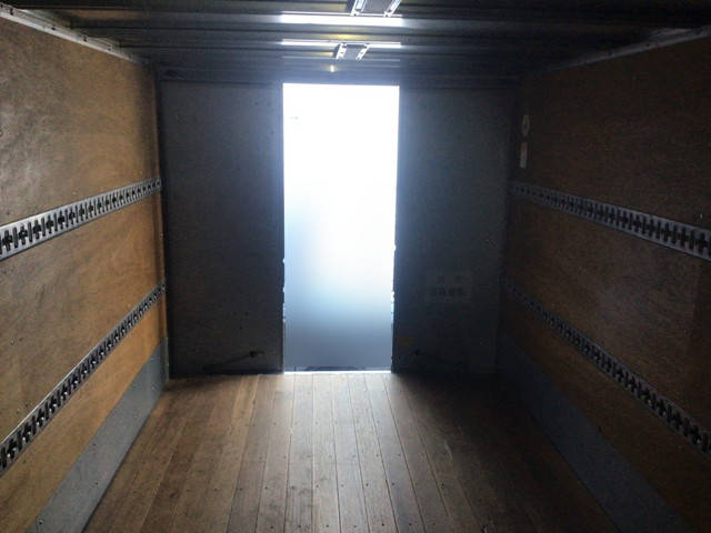 三菱ふそうキャンターアルミバン小型（2t・3t）[写真12]