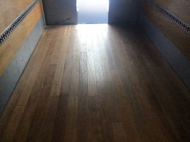 三菱ふそうキャンターアルミバン小型（2t・3t）[写真13]