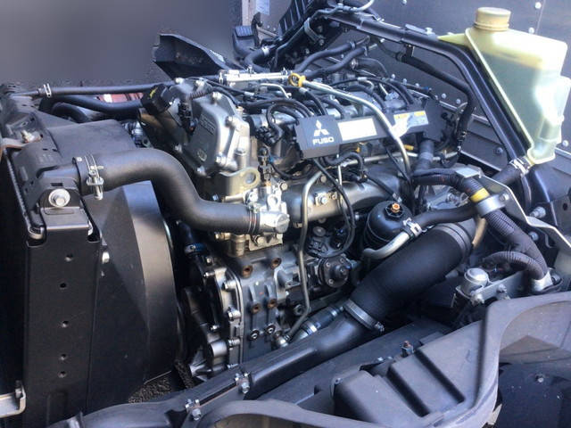 三菱ふそうキャンターアルミバン小型（2t・3t）[写真17]