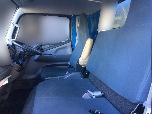 三菱ふそうキャンターアルミバン小型（2t・3t）[写真21]